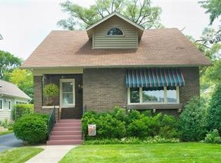 605 S Fairview Ave, Elmhurst, IL 60126