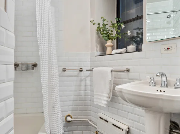 323 East 8th Street 1GC image 6 of 7