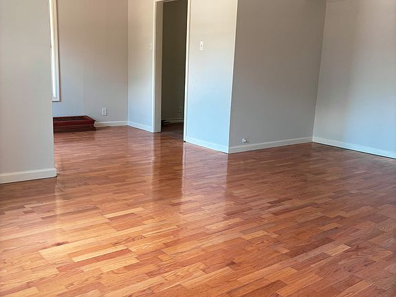 2nd image of 726 E Cornelia Cir