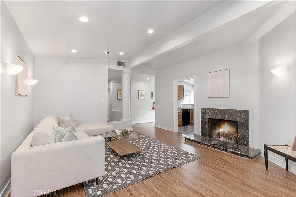 5 bed, 3748 sqft, $5,750 — Photo 4