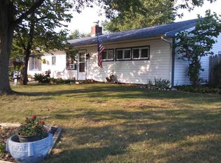 20 Mistletoe Ln, Levittown, PA 19054