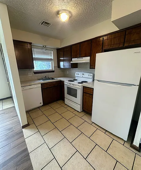225 Bull Run St #B — Photo 5