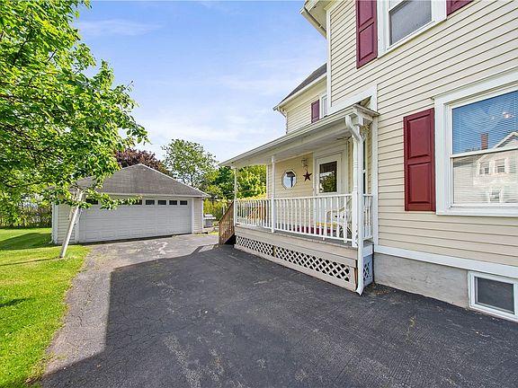 4th image of 72 Andes Ave