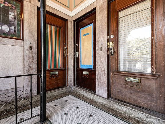4th image of 558 Guerrero St