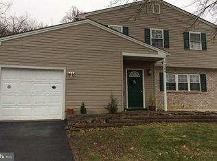 1304 Walnut Ridge Dr, Downingtown, PA 19335