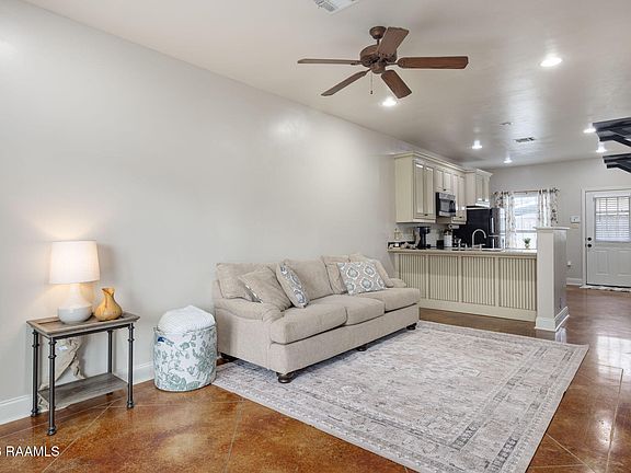 4th image of 300 Roosevelt St APT A