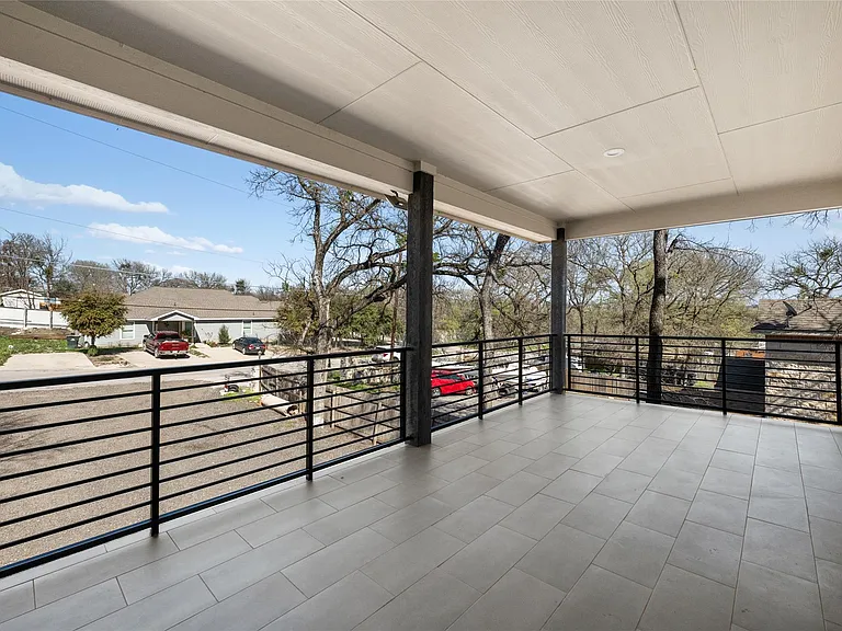 15407 Armstrong Ave — Photo 6