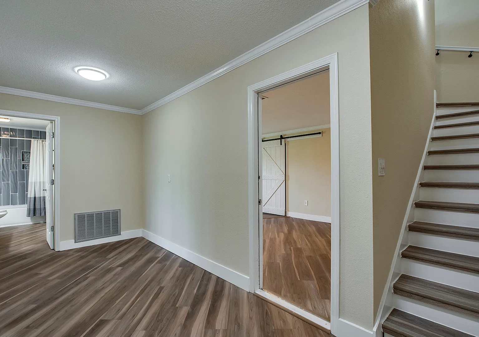 310 Dilegwa Way - 1 — Photo 4