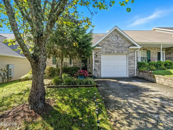 1652 Emerald Pointe Ln, Knoxville, TN 37918