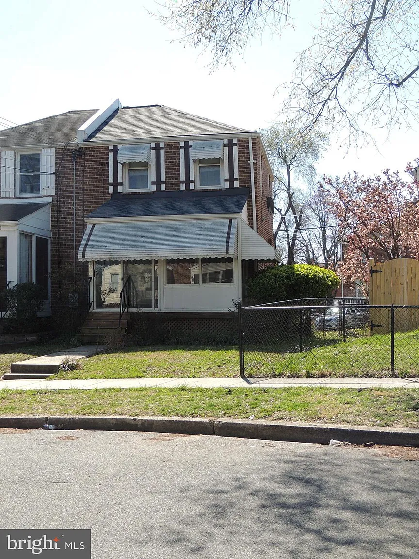 737 Faraday Pl NE photo 1