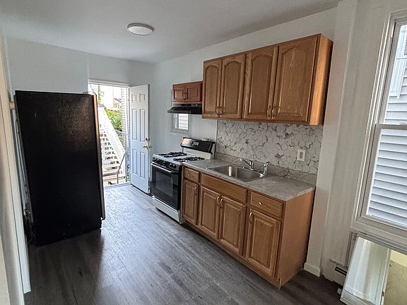 2nd image of 109 Coral St APT 1