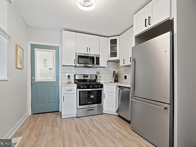 219 E Phil Ellena St — Photo 5
