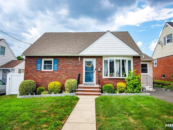 25 Philip Ave, Elmwood Park, NJ 07407