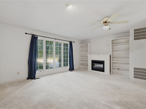 5th image of 19 Lonsdale Dr