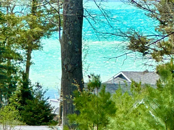 6876 W Day Forest Rd, Empire, MI 49630