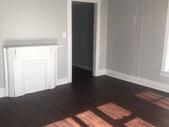 5th image of 2727 Bank St