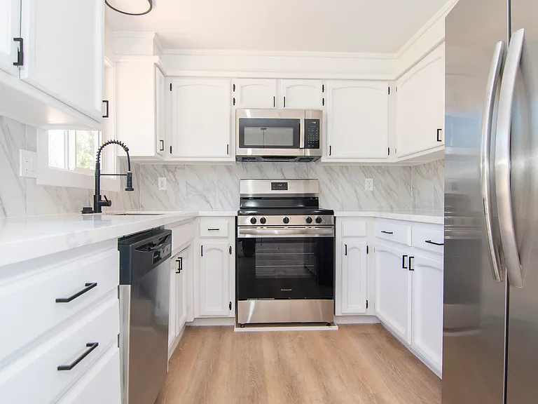 148 S Rogers Ave — Photo 9