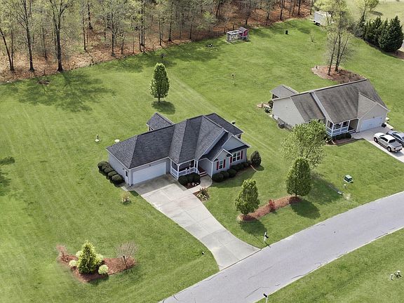 5th image of 245 Oxfordshire Dr