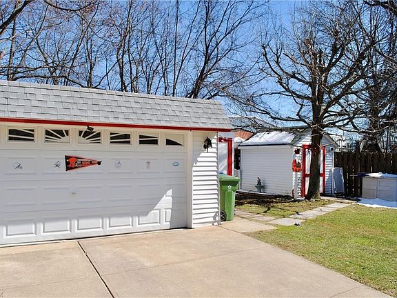 3rd image of 6567 Mandalay Dr