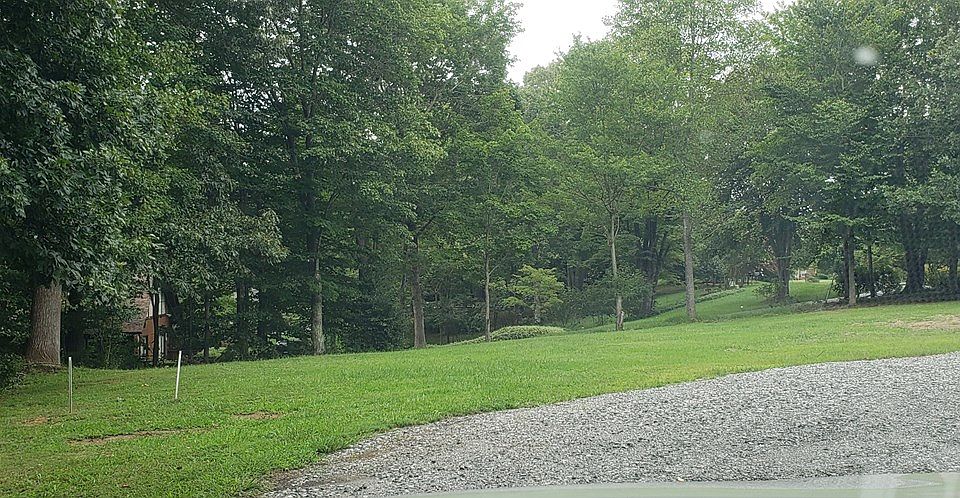 2nd image of 1894 Mount Olivet Rd
