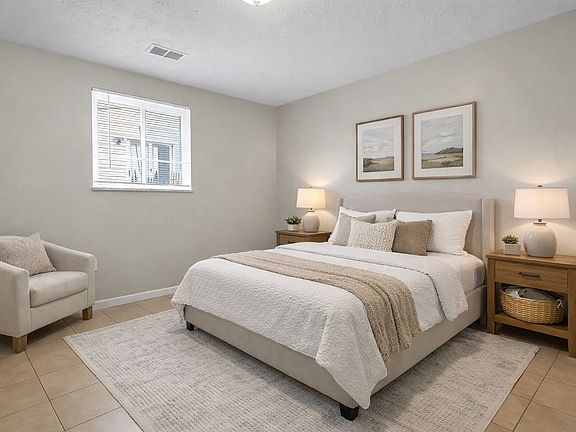 2nd image of 1870 Dunbar Dr APT B-4