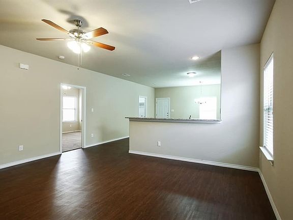 3rd image of 1816 Village Park Trl