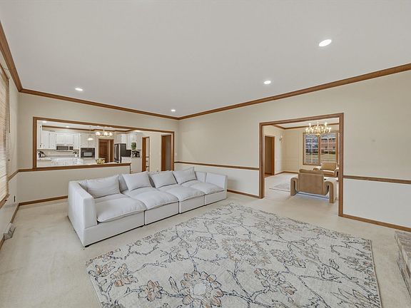 5th image of 55 Oak Creek Dr