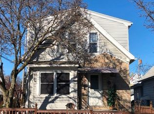 2689 S 9th St, Milwaukee, WI 53215