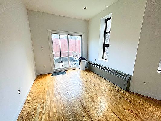 4th image of 256 W 108th St APT 6E