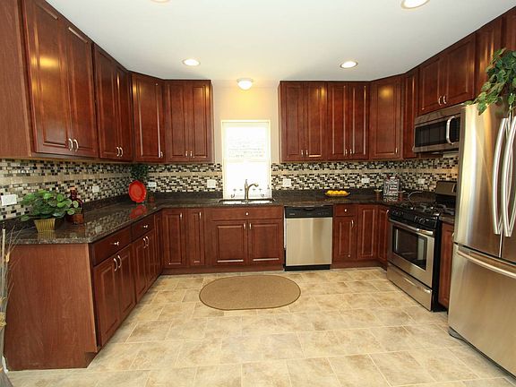 3rd image of 7818 S Eberhart Ave
