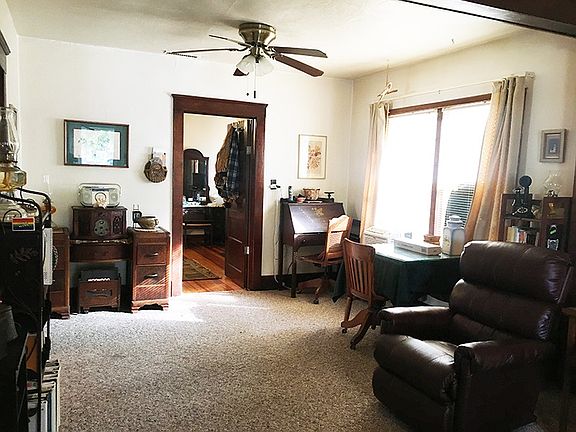 3rd image of 909 Lincoln Ave