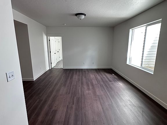 3rd image of 623 W Pine Mountain Dr