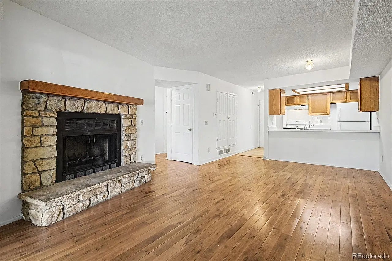 2 bed, 913 sqft, $1,495 — Photo 1