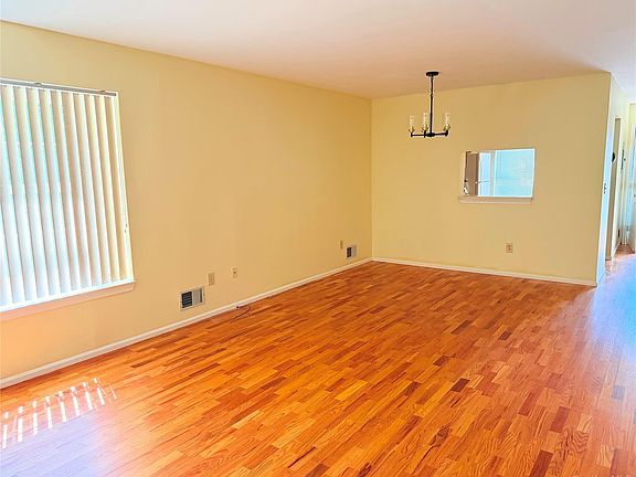 4th image of 30 Burnett Way