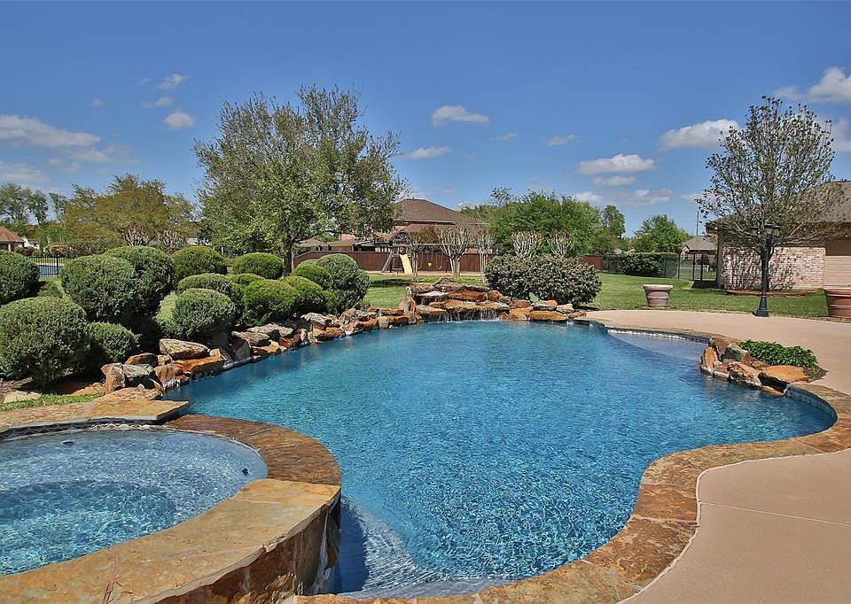 1st image of 2406 Texana Way
