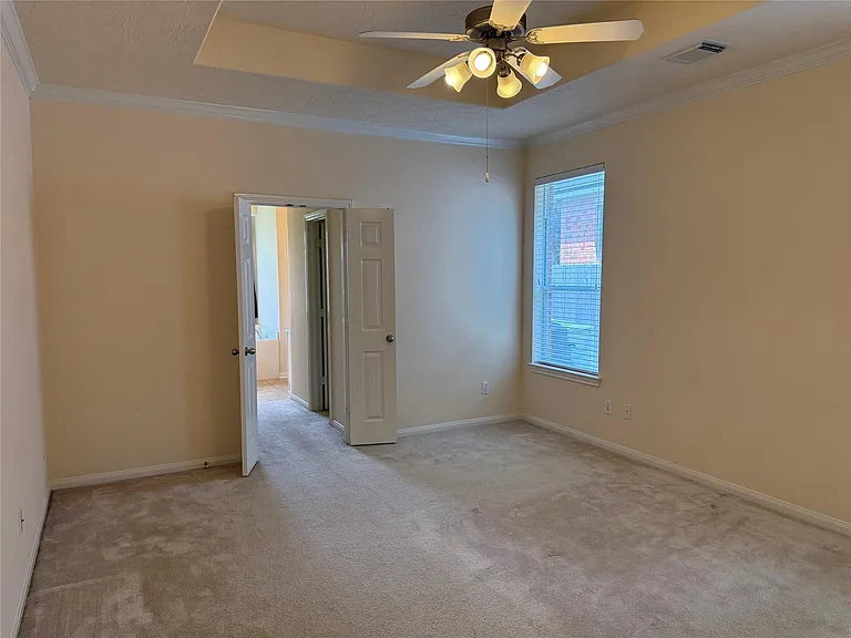 10727 Gilford Crest Dr — Photo 13