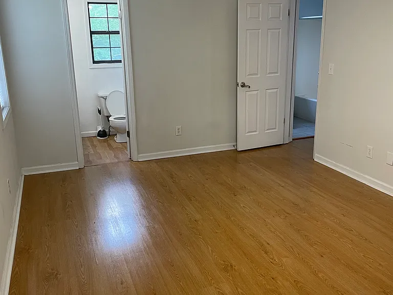 4475 Longley Ln — Photo 33