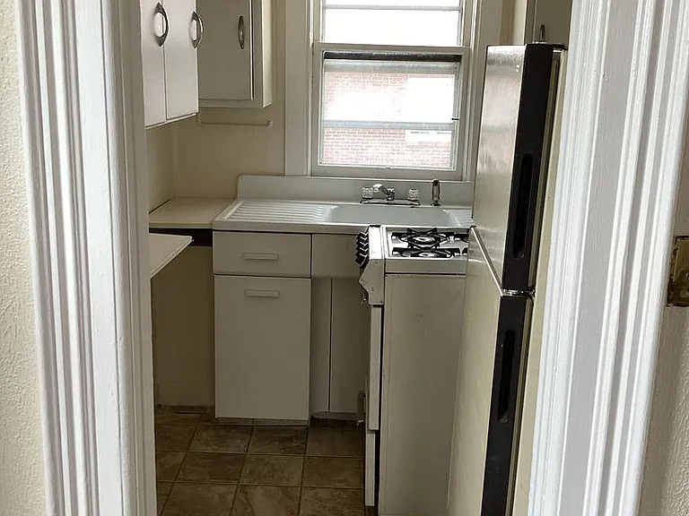 225 W Washington Ave — Photo 5