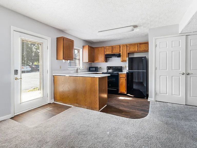 Eagle Creek Townhomes — Photo 14