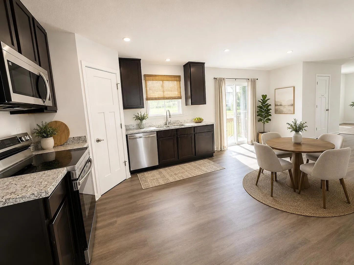 4 bed, 2.5 bath, 1986 sqft, $2,600 — Photo 3