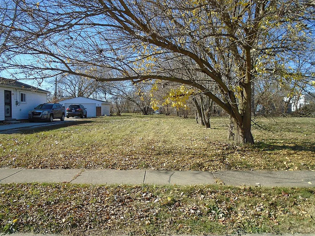 25350 Pinehurst St photo 1