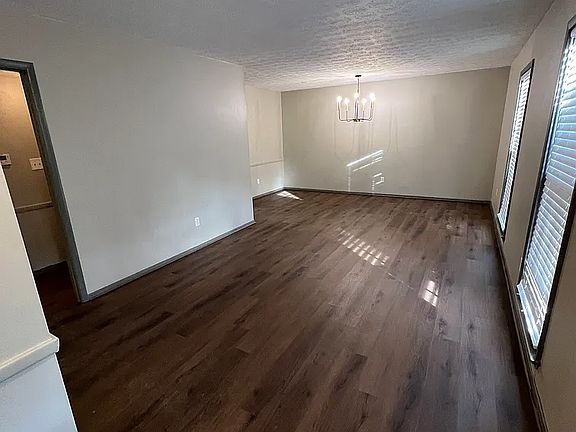 3rd image of 524 Elder St #524