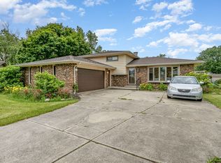 10016 Garfield Ln, Crown Point, IN 46307