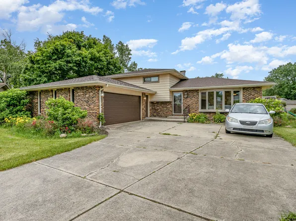 10016 Garfield Ln, Crown Point, IN 46307