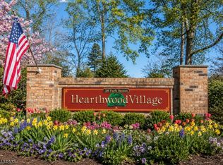 38 Park St APT 5B, Florham Park, NJ 07932