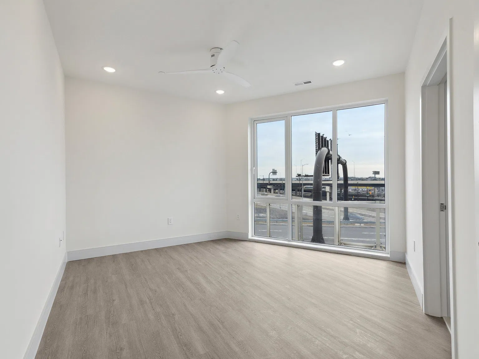 1221 E Fletcher St Unit 211 — Photo 2