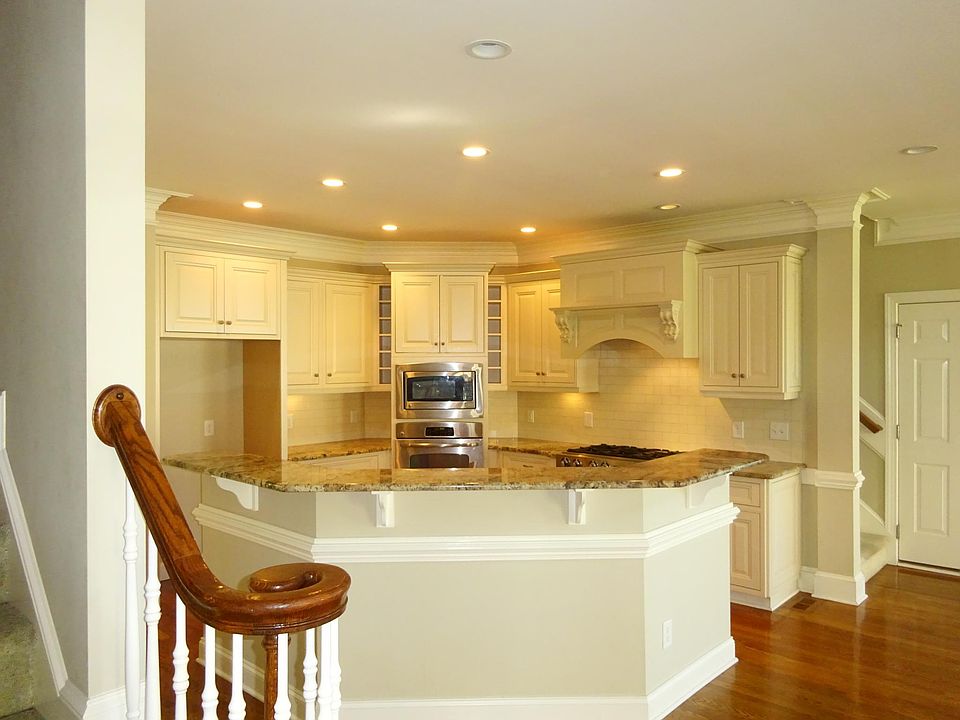 2nd image of 1605 Green Oaks Pkwy