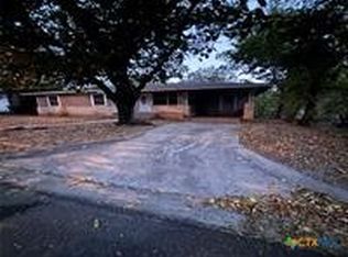 114 Hillcrest Dr, Gatesville, TX 76528