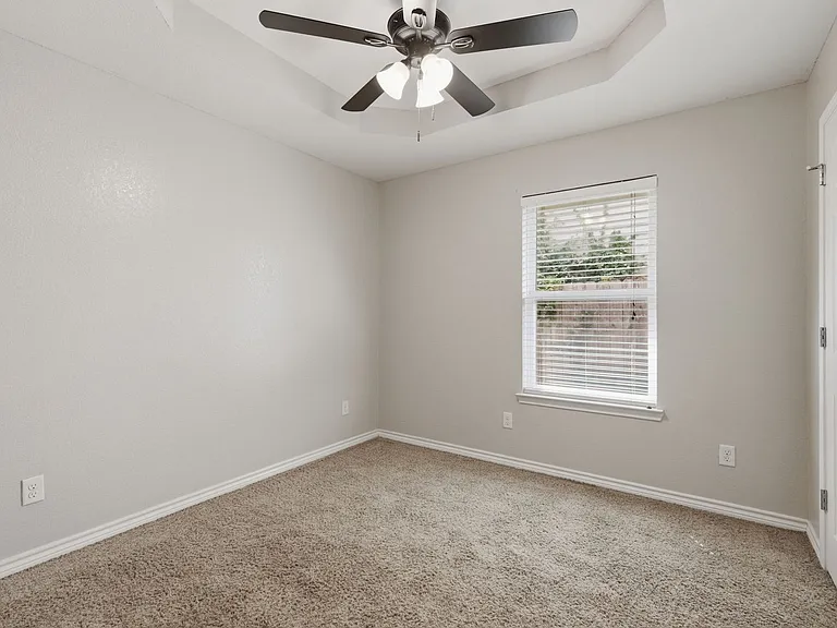 2484 Horse Shoe Dr — Photo 12