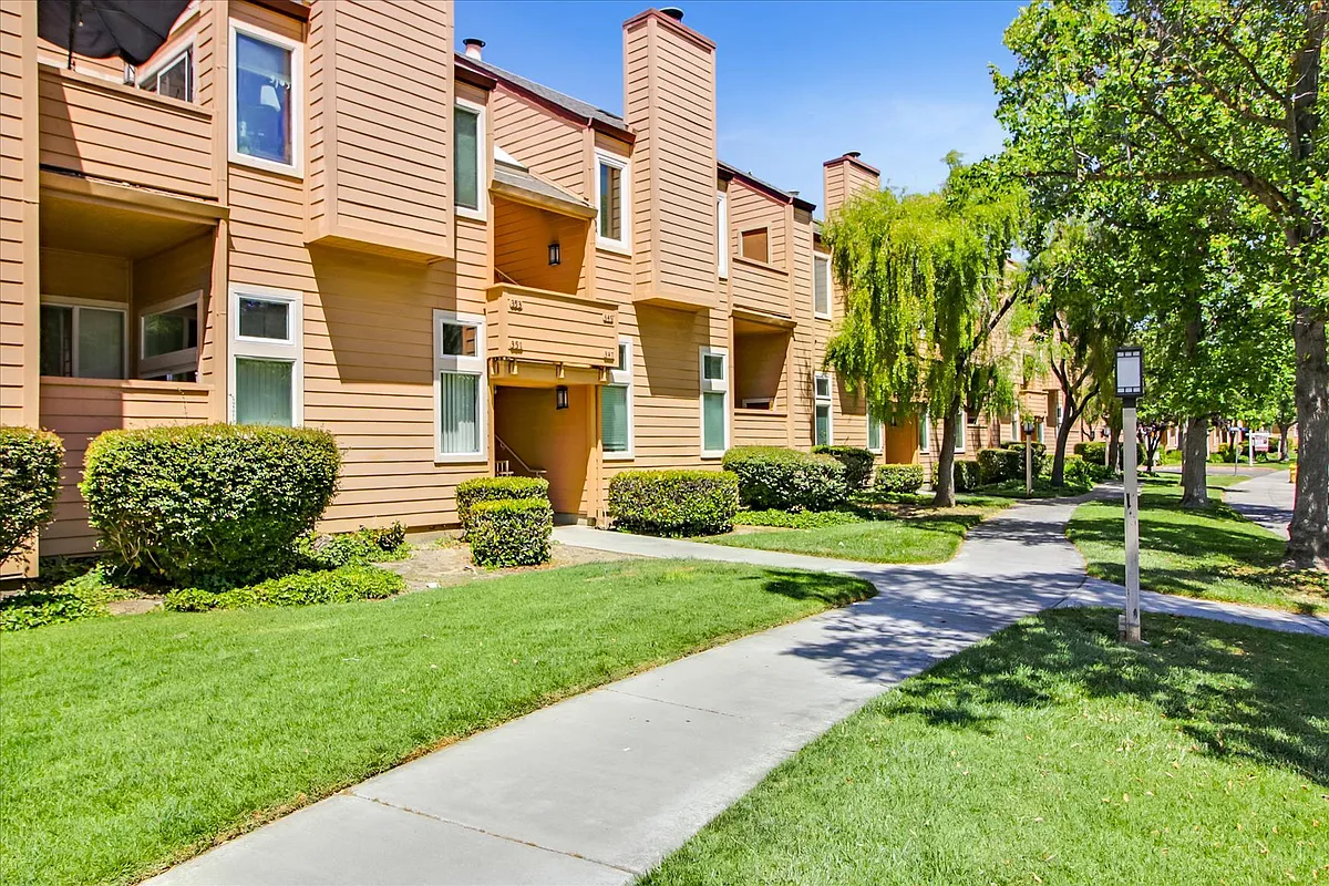 Building Photo - 351 Tradewinds Dr
